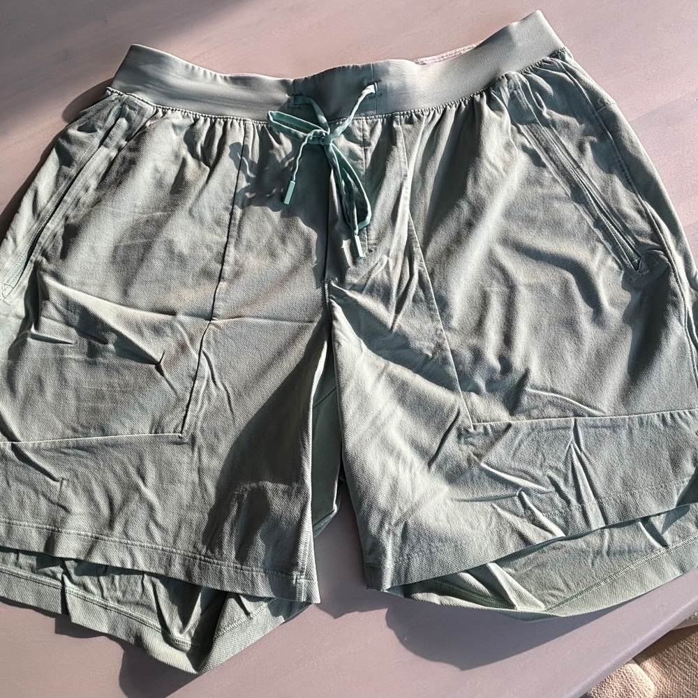 Lululemon License to Train Linerless Short 7", Breeze Blue (Greenish), Size XL